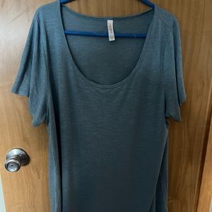 Lularoe t-shirt